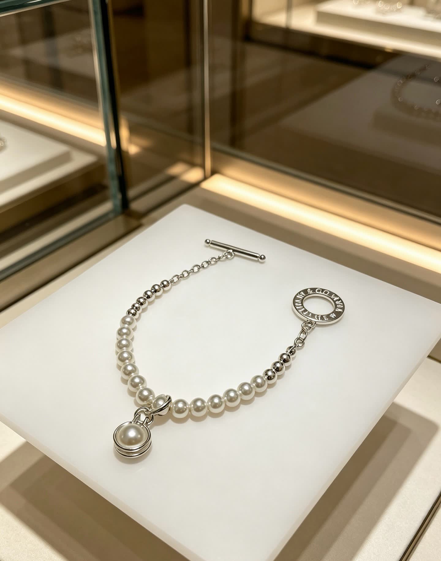 Tiffany & Co Elegant Silver Pearl Bracelet